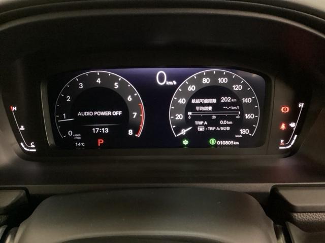 ��^�̉t����ʓ��ɃX�s�[�h���[�^�[�ƃ^�R���[�^�[��\���A���[�^�[���ɔR���I�h���[�^�[�Ȃǂ̕\���̑��ɁA�z���_�Z���V���O�@�\�Ȃǂ̕\�����ł��鑽�@�\�ȃ}���`�C���t�H���[�V�����E�f�B�X�v���C�ł��B