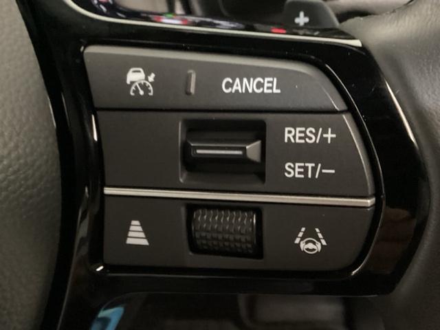 �E���̃X�e�A�����O�X�C�b�`�͂g���������Z���V���O�n�̃X�C�b�`�ɃZ���N�^�[�z�C�[���𑕔��B�X�s�[�h���[�^�[���E�}���`�C���t�H���[�V�����E�f�B�X�v���[�̊e�\�����m�F�ł��܂��B