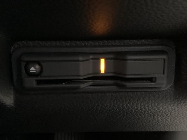 �n���h���̉E���ɂd�s�b�����Ă��܂��B�������H�̗������̒ʉ߂��y�X�ł��I�B�@�J�[�h�̎��o�������₷���ꏊ�ɂ��Ă��܂��B