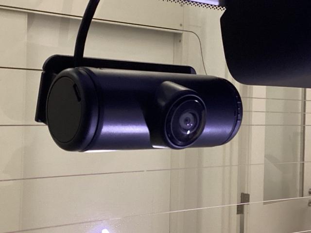 ����ɂ��h���C�u���R�[�_�[�̃J�������t���Ă��܂��B�O�㗼���ł��Ԃ̎�����Ď��E�L�^�������܂��B