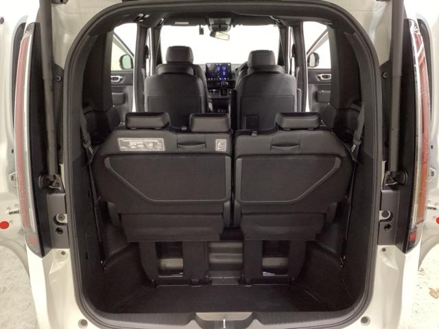 �g�����N�̏��͒ꂪ�[���傫�Ȏ��[�X�y�[�X������A�R��ڃV�[�g�͂����Ɏ��[�ł���悤�ɂȂ��Ă��܂��B�J�������L���ו��̐ς݉��낵�����₷�����ԂƂȂ��Ă���܂��B