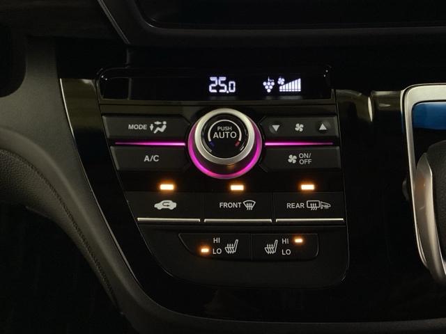 フリードハイブリッド ハイブリッド・Ｇブラックスタイル　いまコレ＋新品・フロアカーペットマット付　光触媒抗菌消臭施工済　ブレーキサポート　左右電動スライドドア　ＵＳＢ　リアカメラ　前席シートヒーター　イモビ　助手席エアバッグ　地デジ　ＶＳＡ　クルコン（11枚目）