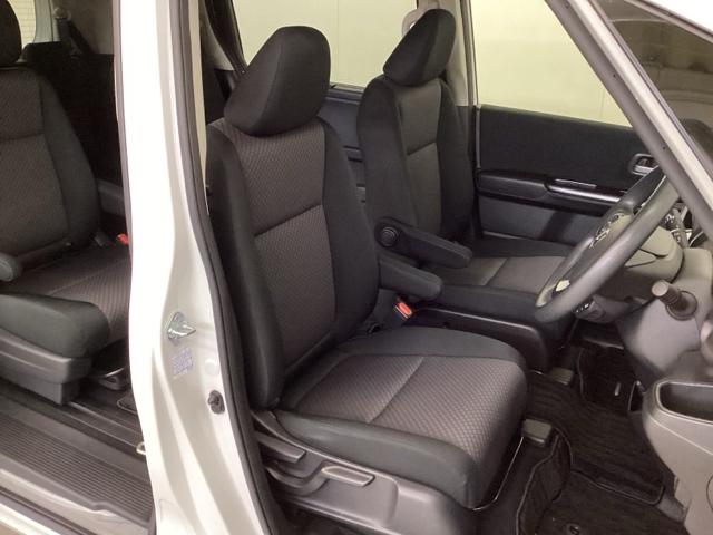 フリードハイブリッド ハイブリッド・Ｇブラックスタイル　いまコレ＋新品・フロアカーペットマット付　光触媒抗菌消臭施工済　ブレーキサポート　左右電動スライドドア　ＵＳＢ　リアカメラ　前席シートヒーター　イモビ　助手席エアバッグ　地デジ　ＶＳＡ　クルコン（18枚目）