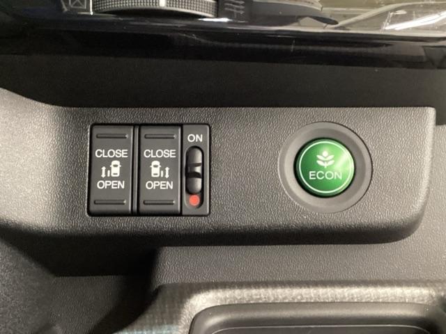 ステップワゴンスパーダ スパーダ　いまコレ＋新品・ドライブレコーダー付　光触媒抗菌消臭施工済　ＶＳＡ　ＤＶＤ再生可　Ｂカメラ　地デジ　スマキー　ブレーキサポート　オートクルーズ　ＬＥＤヘッドランプ　ターボ　ナビ＆ＴＶ　キーレス　ＰＳ（17枚目）