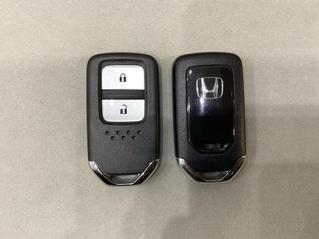 フィット ベーシック　純正メモリーナビ　ＥＴＣ　障害物センサー　サイドカーテンエアバック　サイドエアバッグ　ＬＥＤヘッドライト　４ＷＤ　ホンダセンシング　誤発進抑制機能　ＶＳＡ　フルセグＴＶ　ソナー　クルコン　スマートキー（12枚目）