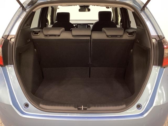 フィット ベーシック　純正メモリーナビ　ＥＴＣ　障害物センサー　サイドカーテンエアバック　サイドエアバッグ　ＬＥＤヘッドライト　４ＷＤ　ホンダセンシング　誤発進抑制機能　ＶＳＡ　フルセグＴＶ　ソナー　クルコン　スマートキー（19枚目）