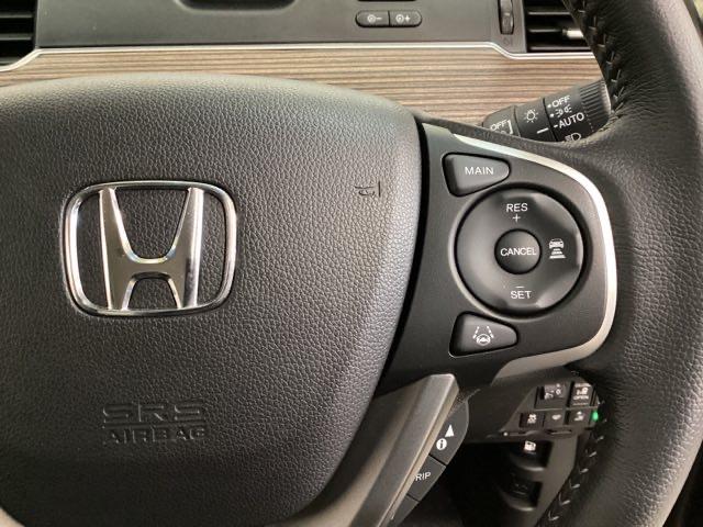 �n���h���ɂg���������Z���V���O�n�̃N���[�Y�R���g���[���⃌�[���L�[�v�A�V�X�g�Ȃǂ̃X�C�b�`����������Ă��܂��B�n���h�������𗣂������S�ɑ���ł��܂��B