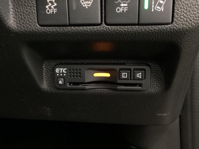 �n���h���̉E���ɂd�s�b�����Ă��܂��B�������H�̗������̒ʉ߂��y�X�ł��I�B�@�J�[�h�̎��o�������₷���ꏊ�ɂ��Ă��܂��B