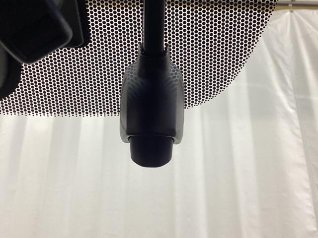 �h���C�u���R�[�_�[���O���̊Ď������Ă���܂��B�Փ˂�}�u���[�L�Ȃǂ����m�����ꍇ�ɁA�L�^���ꂽ���悪������̍ۂɒ��O�̏󋵂�c������菕���ƂȂ�܂��B