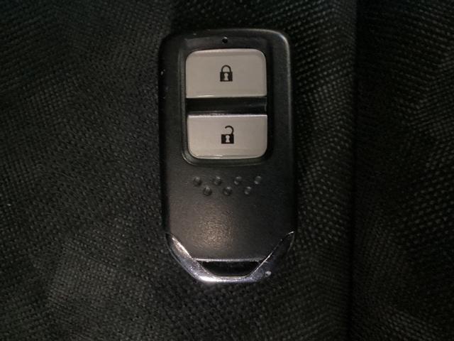 �X�}�[�g�L�[�𑕔����Ă��܂��B�����������ނ��ƂȂ��h�A���b�N�̊J���߂ƁA�X�^�[�g�{�^������ł̃G���W���X�^�[�g���ł��܂��B