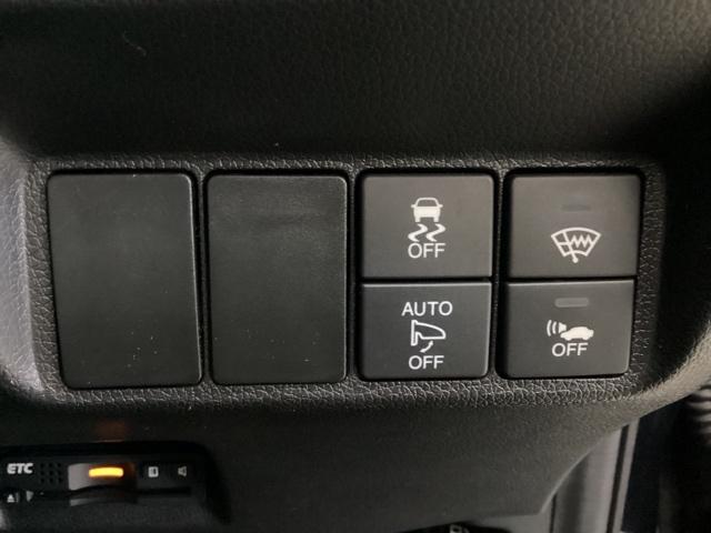 �u�r�`�����Ԃł��B�u�r�`�̓h���C�o�[�̑���ƎԂ̓�����������Ă��܂��B�����Ԃ̋��������ꂽ�Ƃ��A�S�֕ʁX�Ƀu���[�L����������A�G���W���p���[�����ڂ邱�Ƃɂ���ĎԂ����肳���܂��B