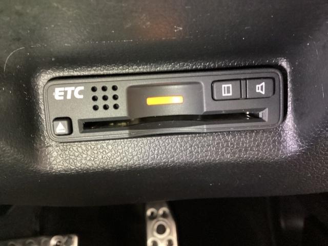 �n���h���̉E���ɂd�s�b�����Ă��܂��B�������H�̗������̒ʉ߂��y�X�ł��B�@�J�[�h�̎��o�������₷���ꏊ�ɂ��Ă��܂��B