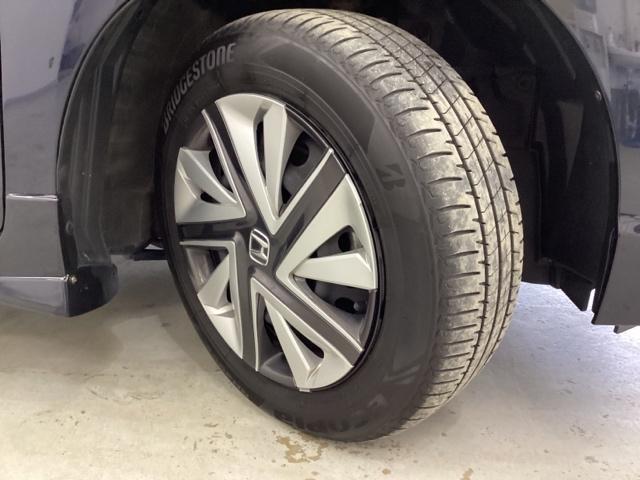 �����X�`�[���z�C�[���ɂ͐�p�z�C�[���g�����i�J�o�[�j�𑕒����Ă���܂��B�������������Ă܂��B