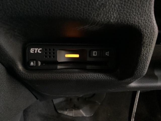 フィット １３Ｇ・Ｆパッケージ　光触媒抗菌消臭施工済　ＥＴＣ　ＵＳＢポート　衝突被害軽減装置　ＷＳＲＳ　ｉストップ　地デジフルセグ　セキュリティー　スマートキープッシュスタート　マニュアルエアコン　ＤＶＤ再生可能　ＶＳＡ　ナビ＆ＴＶ（14枚目）