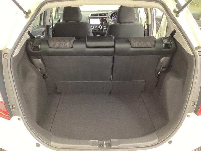 フィット １３Ｇ・Ｆパッケージ　光触媒抗菌消臭施工済　ＥＴＣ　ＵＳＢポート　衝突被害軽減装置　ＷＳＲＳ　ｉストップ　地デジフルセグ　セキュリティー　スマートキープッシュスタート　マニュアルエアコン　ＤＶＤ再生可能　ＶＳＡ　ナビ＆ＴＶ（19枚目）