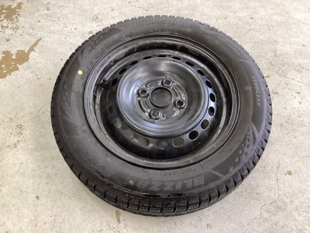 N-BOX ベースグレード 中古スタッドレスタイヤ、純正メモリーナビ、ドライブレコーダー前後装着+ETC付 当社デモカー LEDランプ ブレーキサポート サイドエアバッグ DVD再生 Bカメラ パーキングセンサー フルセグテレビ(3枚目)