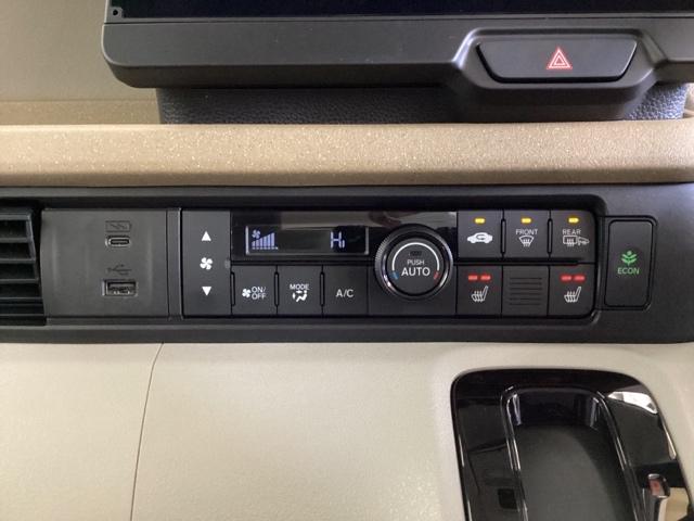 N-BOX ベースグレード 中古スタッドレスタイヤ、純正メモリーナビ、ドライブレコーダー前後装着+ETC付 当社デモカー LEDランプ ブレーキサポート サイドエアバッグ DVD再生 Bカメラ パーキングセンサー フルセグテレビ(12枚目)