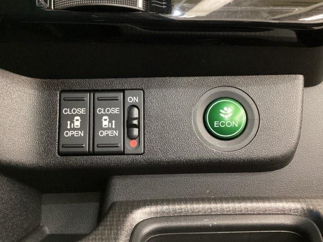 ステップワゴンスパーダ スパーダホンダセンシング　いまコレ＋新品・ドライブレコーダー付　光触媒抗菌消臭施工済　衝突被害軽減装置　ＬＥＤヘッドライ　リアエアコン　バックモニター　エアコン　ＶＳＡ　地デジフルセグ　ＵＳＢ　ナビＴＶ　ＤＶＤ再生　ターボ車（17枚目）