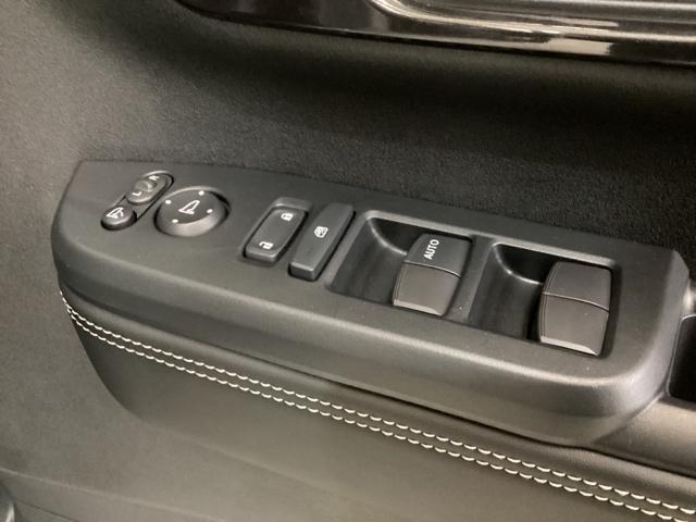 N-BOXカスタム コーディネートスタイル 中古スタッドレスタイヤ、純正メモリーナビ、ドライブレコーダー前後装着+ETC付 当社デモカー 横滑防止 Bカメラ 衝突軽減 オートエアコン ドラレコ パーキングセンサー フルセグTV クルコン 4WD(25枚目)