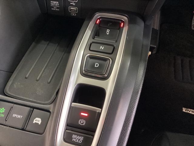 �V�t�g�̓Z���N�g���o�[�̂Ȃ��Ȃ����G���N�g���b�N�M�A�Z���N�^�[�ɂȂ��Ă��܂��B���ɓd�q����p�[�L���O�u���[�L������܂��B�X�C�b�`�ЂƂŃu���[�L�͂������I�ɍœK����ł���p�[�L���O�V�X�e���ł��B