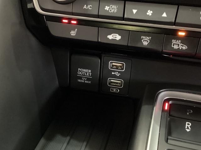 �A�N�Z�T���[�\�P�b�g�͂t�r�a�̃A�_�v�^�[�Ȃǂ�����΁A�X�}�z�̏[�d�ɂ��g���܂��B���ɂ̓i�r�Q�[�V�����p�̊O�����͂�X�}�[�g�t�H���Ȃǂ̏[�d�\�Ȃt�r�a�[�q���P�Â��Ă��܂��B