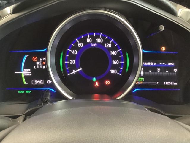 フィットハイブリッド Ｓパッケージ　光触媒抗菌消臭施工済　ＭＴモード　ＥＴＣ　バックモニター　ＡＢＳ　オートクルーズ　地デジ　スマキー　ＡＡＣ　ＬＥＤヘッドランプ　盗難防止装置　キーレスエントリー　アイドリングストップ　４ＷＤ　ＥＳＣ（10枚目）