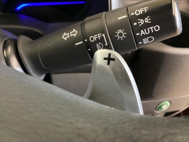 フィットハイブリッド Ｓパッケージ　光触媒抗菌消臭施工済　ＭＴモード　ＥＴＣ　バックモニター　ＡＢＳ　オートクルーズ　地デジ　スマキー　ＡＡＣ　ＬＥＤヘッドランプ　盗難防止装置　キーレスエントリー　アイドリングストップ　４ＷＤ　ＥＳＣ（13枚目）