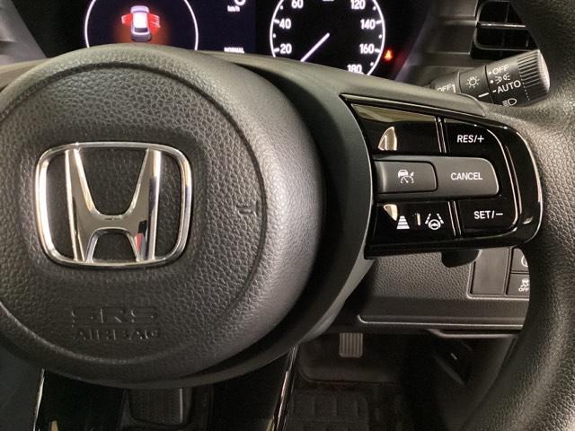 �n���h���ɂg���������Z���V���O�n�̃N���[�Y�R���g���[���⃌�[���L�[�v�A�V�X�g�Ȃǂ̑���X�C�b�`����������Ă��܂��B�n���h�������𗣂������S�ɑ���ł��܂��B