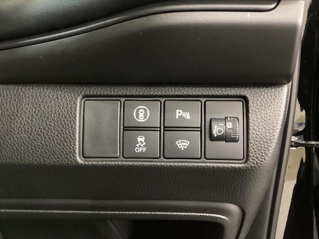 �n���h���̉E���ɂ̓w�b�h���C�g���x���C�U�[�Ƃg���������Z���V���O�p�̃��C���X�C�b�`�����Ă��܂��B�w�b�h���C�g���x���C�U�[�͓��H�󋵂�ωׂ̉��d�ɉ����ă��C�g�̍����𒲐߂ł��܂��B