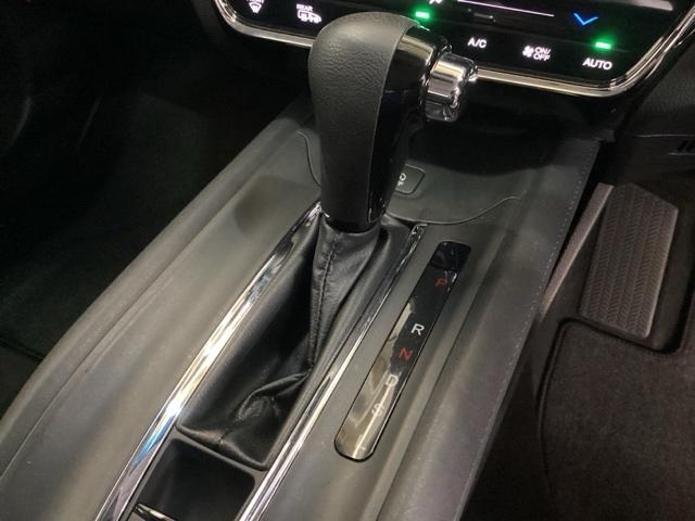 ヴェゼル Ｇ　いまコレ＋新品・フロアカーペットマット付　光触媒抗菌消臭施工済　ＶＳＡ　リアカメラ　ＡＢＳ　エアコン　パワーウィンドウ　パワーステアリング　ＵＳＢ　エアバッグ　盗難防止システム　スマートキー　４ＷＤ車（10枚目）