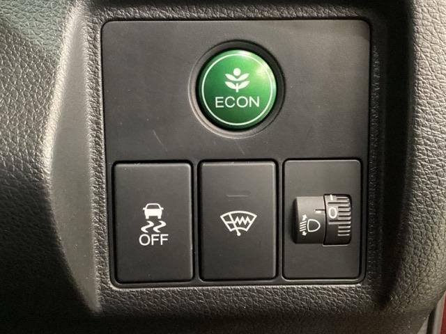 ヴェゼル Ｇ　いまコレ＋新品・フロアカーペットマット付　光触媒抗菌消臭施工済　ＶＳＡ　リアカメラ　ＡＢＳ　エアコン　パワーウィンドウ　パワーステアリング　ＵＳＢ　エアバッグ　盗難防止システム　スマートキー　４ＷＤ車（16枚目）