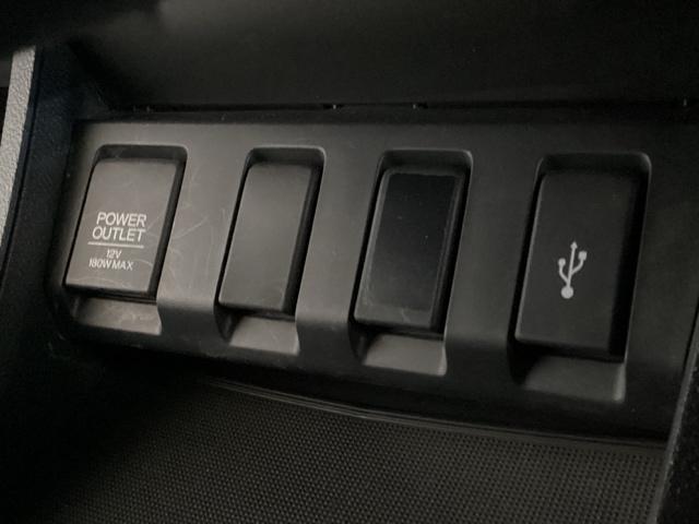 ヴェゼル Ｇ　いまコレ＋新品・フロアカーペットマット付　光触媒抗菌消臭施工済　ＶＳＡ　リアカメラ　ＡＢＳ　エアコン　パワーウィンドウ　パワーステアリング　ＵＳＢ　エアバッグ　盗難防止システム　スマートキー　４ＷＤ車（17枚目）