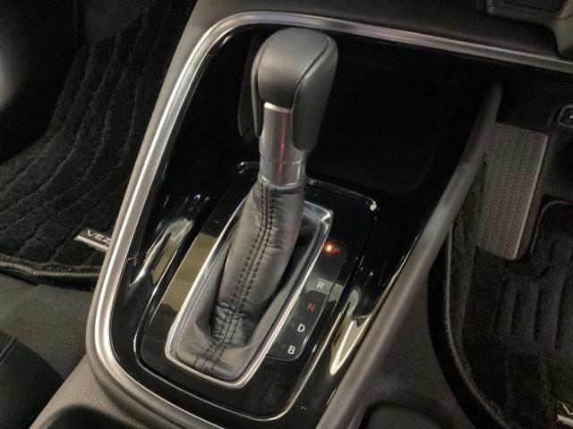 ヴェゼル ｅ：ＨＥＶＺ　いまコレ＋新品・リモコンエンジンスターター付　光触媒抗菌消臭施工済　ＥＴＣ装備　パワーリアゲート　スマートキ－　キーフリーシステム　ＵＳＢポート　ドラレコ付き　アクティブクルーズ　ＬＥＤライト　Ｂカメ（11枚目）