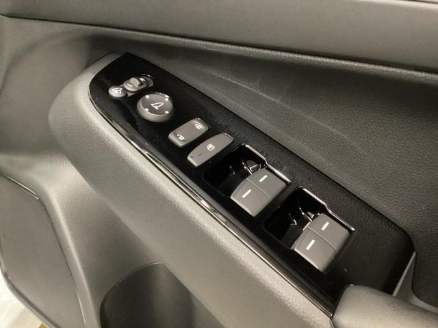 ヴェゼル ｅ：ＨＥＶＺ　いまコレ＋新品・リモコンエンジンスターター付　光触媒抗菌消臭施工済　ＥＴＣ装備　パワーリアゲート　スマートキ－　キーフリーシステム　ＵＳＢポート　ドラレコ付き　アクティブクルーズ　ＬＥＤライト　Ｂカメ（24枚目）