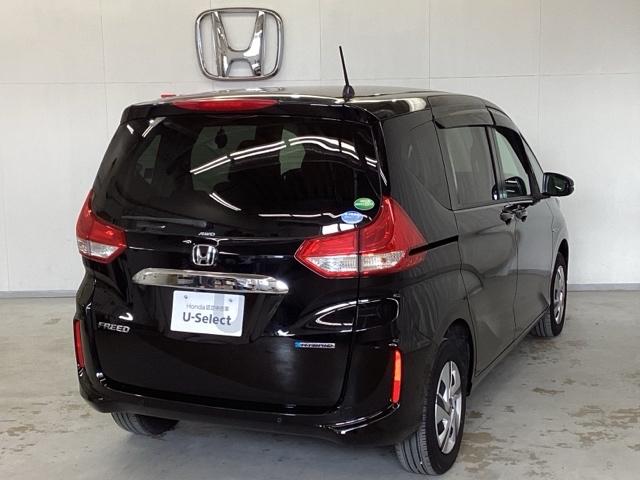 フリードハイブリッド ハイブリッド・Ｇホンダセンシング　光触媒抗菌消臭施工済　エンジンスターター　ドラレコ前後　シートヒーター　ＥＴＣ　誤発進抑制機能　Ｂモニター　ＬＥＤ　スマキー　キーフリー　クルコン　４ｗｄ　ウォークスルー　ＡＢＳ　ＶＳＡ　エアバッグ（3枚目）