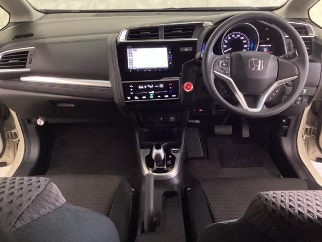 フィットハイブリッド Ｆコンフォートエディション　光触媒抗菌消臭施工済　シートヒーター　ＥＴＣ　Ｂｌｕｅｔｏｏｔｈ　フルセグＴＶ　盗難防止システム　アイドリングストップ　スマートキー　バックカメラ　４ＷＤ　ミュージックプレイヤー接続可（5枚目）
