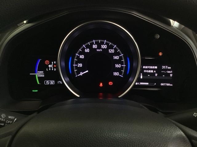 フィットハイブリッド Ｆコンフォートエディション　光触媒抗菌消臭施工済　シートヒーター　ＥＴＣ　Ｂｌｕｅｔｏｏｔｈ　フルセグＴＶ　盗難防止システム　アイドリングストップ　スマートキー　バックカメラ　４ＷＤ　ミュージックプレイヤー接続可（10枚目）