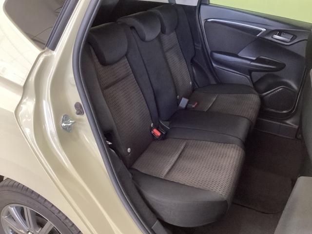 フィットハイブリッド Ｆコンフォートエディション　光触媒抗菌消臭施工済　シートヒーター　ＥＴＣ　Ｂｌｕｅｔｏｏｔｈ　フルセグＴＶ　盗難防止システム　アイドリングストップ　スマートキー　バックカメラ　４ＷＤ　ミュージックプレイヤー接続可（18枚目）