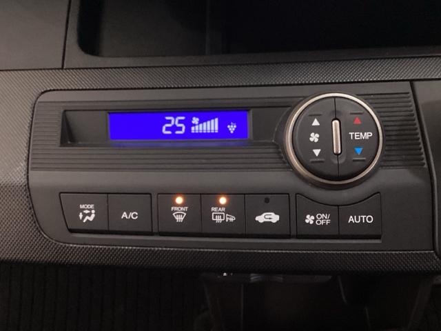 �Z���N�g���o�[�̍����Ƀv���Y�}�N���X�^�[�t���E�I�[�g�G�A�R�������Ă܂��̂ŁA�ȒP����ŉ��K�ɉ߂����܂��B���A�M���̃X�C�b�`�̒��ɁA�ᓹ�ɑΉ������T�C�h�~���[�q�[�^�[�������Ă��܂��B