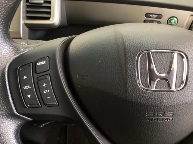 �X�e�A�����O�X�C�b�`�����Ă��܂��̂ŁA�I�[�f�B�I�̃`�����l���ύX�A�{�����[���A�W�������ύX������\�ł��B�n���h�������𗣂������S�ɑ���ł��܂��B