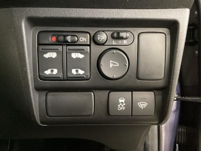 ���A�h�A�͏��~��ɕ֗��ȗ����d���X���C�h�h�A�ł��B�܂��^�]�Ȃɍ����Ă��Ȃ���X�C�b�`����Ŏ��݂ɃX���C�h�h�A���J���߂ł��܂��B�܂��A�u�r�`�����X�C�b�`���������Ă��܂��B