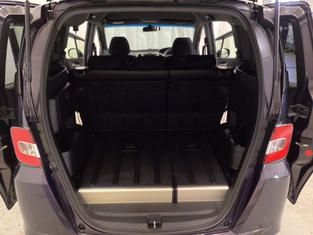 �L�����Ńt���b�g�ȏ��ʂɁA�Ǒ��ɂ͎��[���̏��^�e�[�u����ԓ��Ɩ������Ă��܂��B