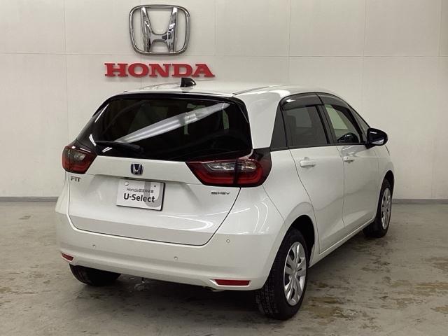 フィット ｅ：ＨＥＶホーム　中古スタッドレスタイヤ・純正メモリーナビ・ドライブレコーダー前後装着＋ＥＴＣ付　当社デモカー　レーダークルーズコントロール　踏み間違い防止装置　Ｂｌｕｅｔｏｏｔｈ対応　ＵＳＢポート　ＤＶＤ　キーフリー（5枚目）