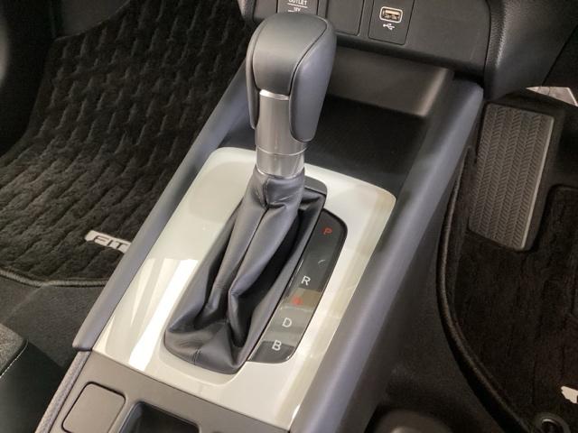 フィット ｅ：ＨＥＶホーム　中古スタッドレスタイヤ・純正メモリーナビ・ドライブレコーダー前後装着＋ＥＴＣ付　当社デモカー　レーダークルーズコントロール　踏み間違い防止装置　Ｂｌｕｅｔｏｏｔｈ対応　ＵＳＢポート　ＤＶＤ　キーフリー（11枚目）