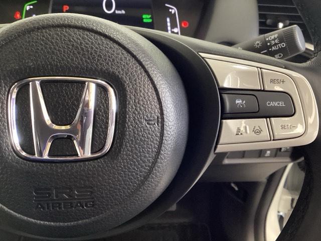 フィット ｅ：ＨＥＶホーム　中古スタッドレスタイヤ・純正メモリーナビ・ドライブレコーダー前後装着＋ＥＴＣ付　当社デモカー　レーダークルーズコントロール　踏み間違い防止装置　Ｂｌｕｅｔｏｏｔｈ対応　ＵＳＢポート　ＤＶＤ　キーフリー（16枚目）