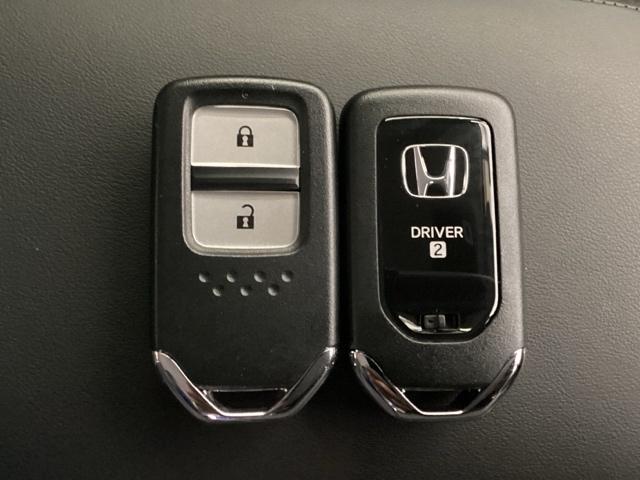 フィット ｅ：ＨＥＶホーム　中古スタッドレスタイヤ・純正メモリーナビ・ドライブレコーダー前後装着＋ＥＴＣ付　当社デモカー　レーダークルーズコントロール　踏み間違い防止装置　Ｂｌｕｅｔｏｏｔｈ対応　ＵＳＢポート　ＤＶＤ　キーフリー（17枚目）