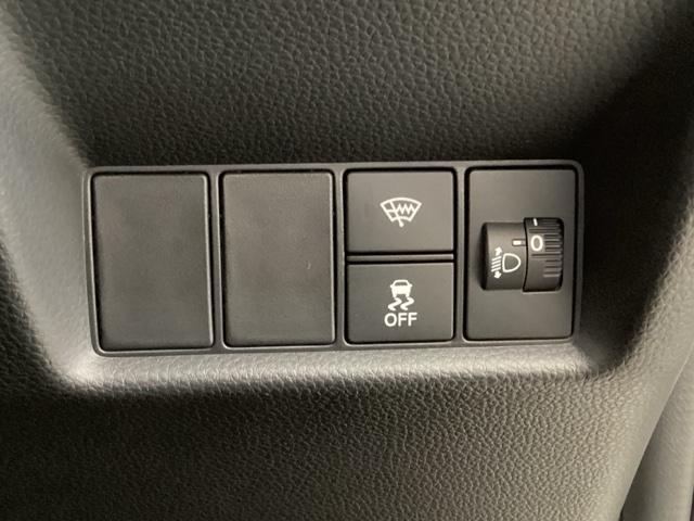 フィット ｅ：ＨＥＶホーム　中古スタッドレスタイヤ・純正メモリーナビ・ドライブレコーダー前後装着＋ＥＴＣ付　当社デモカー　レーダークルーズコントロール　踏み間違い防止装置　Ｂｌｕｅｔｏｏｔｈ対応　ＵＳＢポート　ＤＶＤ　キーフリー（18枚目）