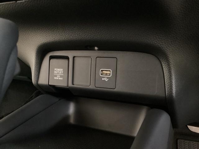 フィット ｅ：ＨＥＶホーム　中古スタッドレスタイヤ・純正メモリーナビ・ドライブレコーダー前後装着＋ＥＴＣ付　当社デモカー　レーダークルーズコントロール　踏み間違い防止装置　Ｂｌｕｅｔｏｏｔｈ対応　ＵＳＢポート　ＤＶＤ　キーフリー（22枚目）