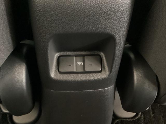 フィット ｅ：ＨＥＶホーム　中古スタッドレスタイヤ・純正メモリーナビ・ドライブレコーダー前後装着＋ＥＴＣ付　当社デモカー　レーダークルーズコントロール　踏み間違い防止装置　Ｂｌｕｅｔｏｏｔｈ対応　ＵＳＢポート　ＤＶＤ　キーフリー（25枚目）