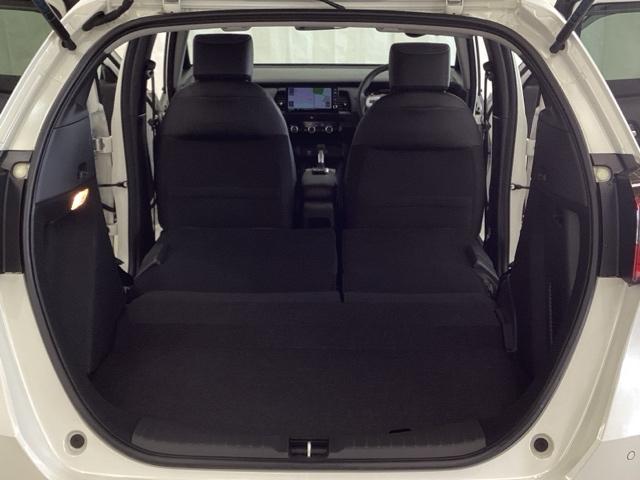 フィット ｅ：ＨＥＶホーム　中古スタッドレスタイヤ・純正メモリーナビ・ドライブレコーダー前後装着＋ＥＴＣ付　当社デモカー　レーダークルーズコントロール　踏み間違い防止装置　Ｂｌｕｅｔｏｏｔｈ対応　ＵＳＢポート　ＤＶＤ　キーフリー（28枚目）